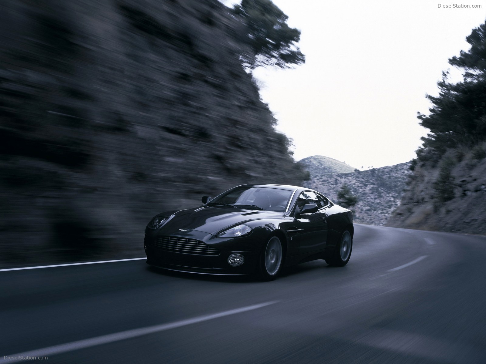 Aston Martin Vanquish V12 S